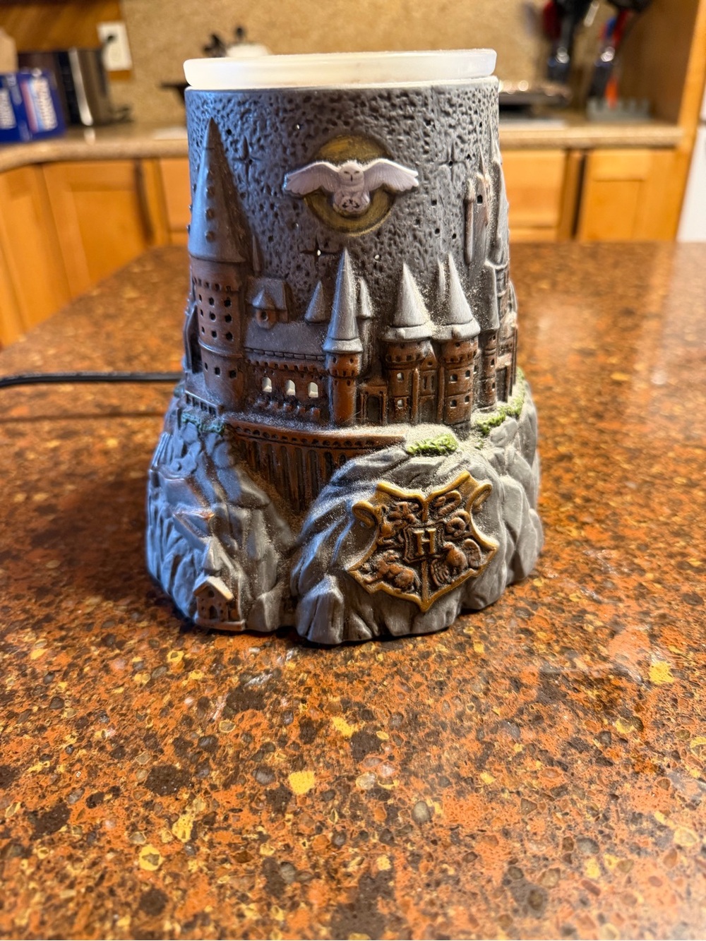Castle-Themed Ceramic Wax Warmer in Gray